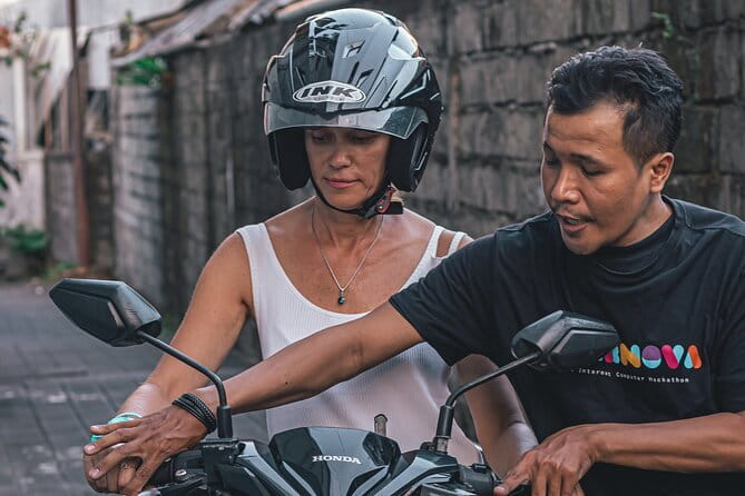 2 Hours Private Scooter Lesson in Bali - Starting with the scooter in an open area