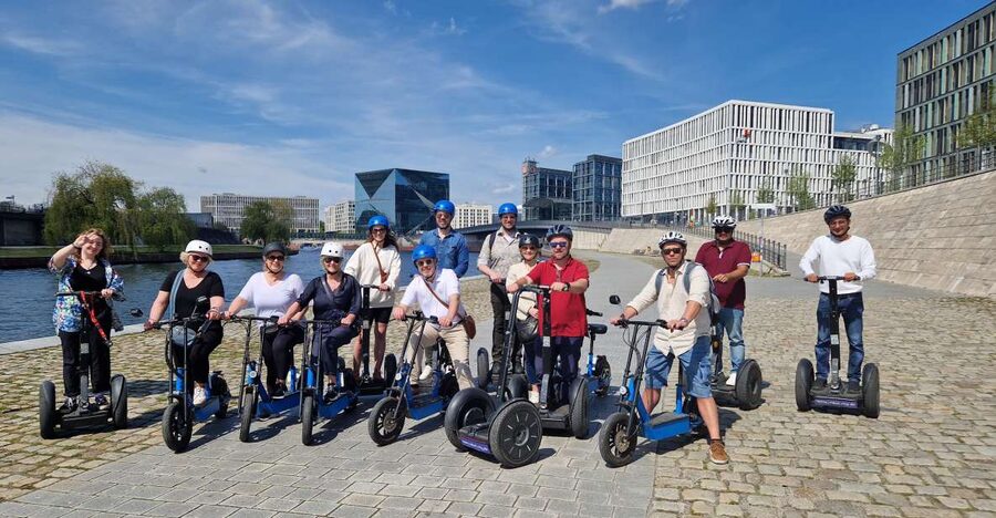 3-H Munich: Top Sights E-Scooter Tour with Local Guide - Why a moving tour works well in Munich