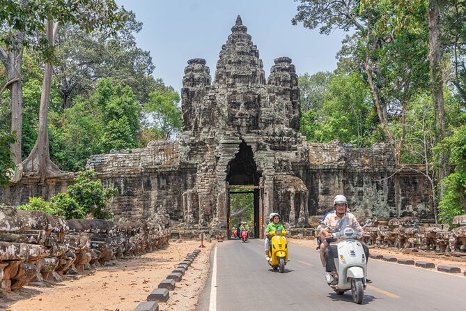Angkor Adventure Vespa Tour / Tuk Tuk or Car - Angkor Wat with time to take it in