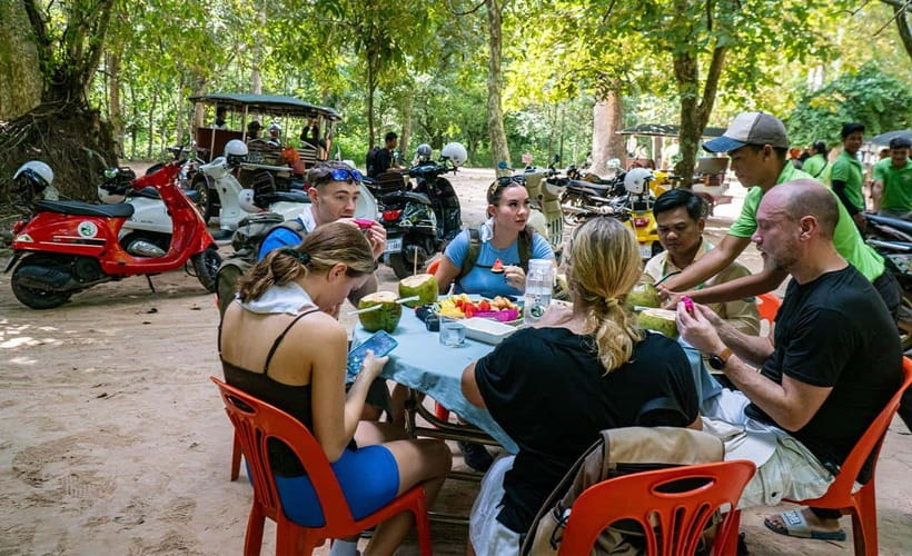 Angkor Wat: Guided Vespa Tour / Tuk Tuk or Car - Lunch near Srah Srang and a proper break