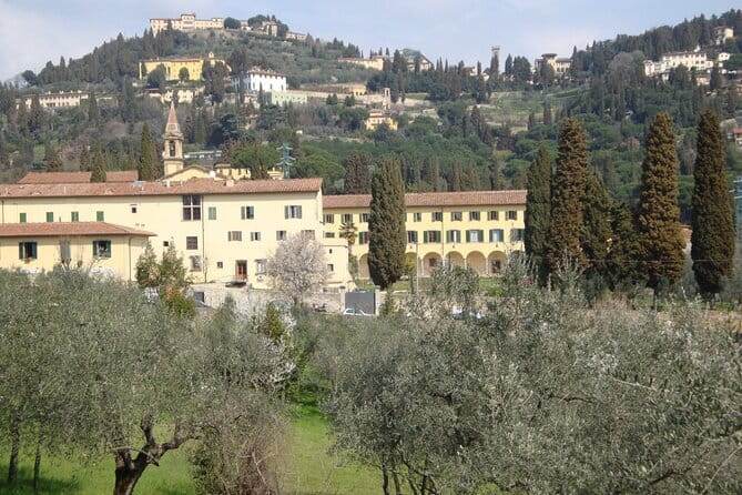 Around Florence Hills: App‑Guided e‑Vespa Tour + Wine&Food - Picking up the Vespa on Borgo Ognissanti