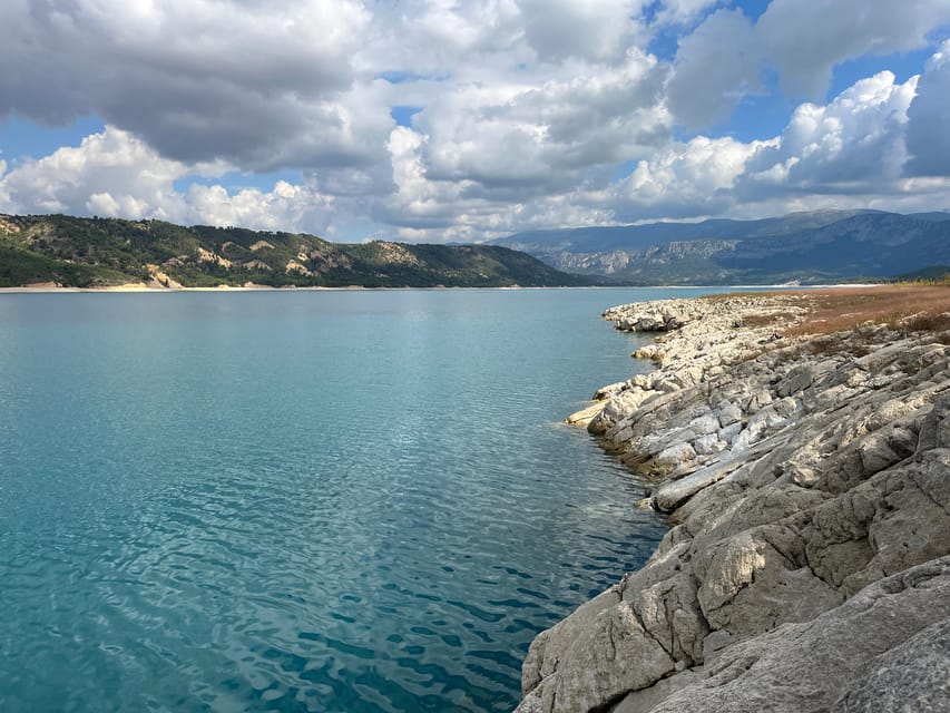 Around the Lake of Verdon : Guided electric scooter rides - Following the guide through Provençal scenery