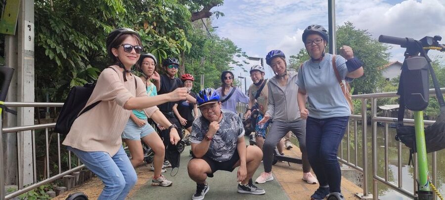 Bangkok: Bang Kachao E-Scooter Jungle Tour - Wat Bang Kachao Klang and the floating market