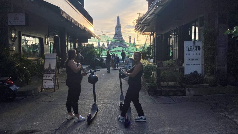 Bangkok: City Highlights Electric Scooter Tour - Wat Ratchanatdaram and the Old City’s temple district