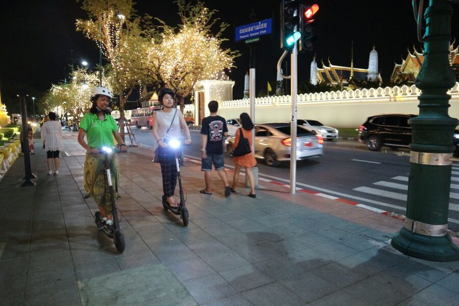 Bangkok: E-Scooter Night Tour with Local Street Food - Street food at JP Market and Chinatown