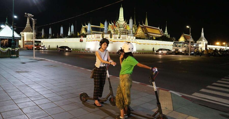 Bangkok: E-Scooter Night Tour with Local Street Food - Wat Arun, Santa Cruz, and the river crossing