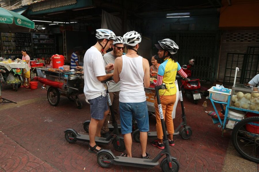 Bangkok: Riverside E-Scooter Adventure with StreetFood Snack - Guides, safety, and the small-group setup