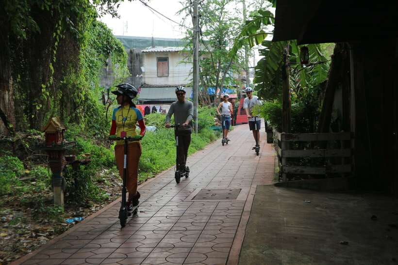 Bangkok: Riverside E-Scooter Adventure with StreetFood Snack - Chinatown by bridge and back lane