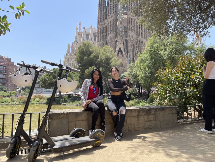 Barcelona: 2-Hour e-Scooter Tour - Ciutadella Park and the Cascada Monumental