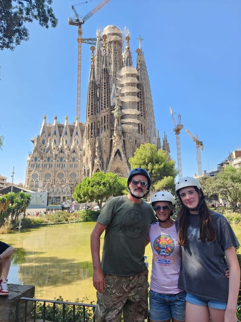 Barcelona: e-scooter and Bike tour - Barceloneta, the W Hotel, and the Olympic Port