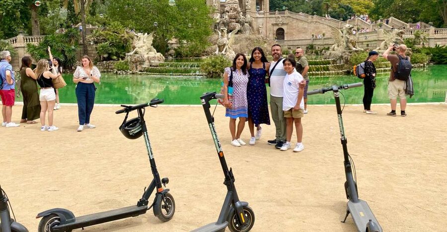 Barcelona: E-Scooter Gaudí & the Sea Tour - A one-hour introduction to Barcelona by wheel