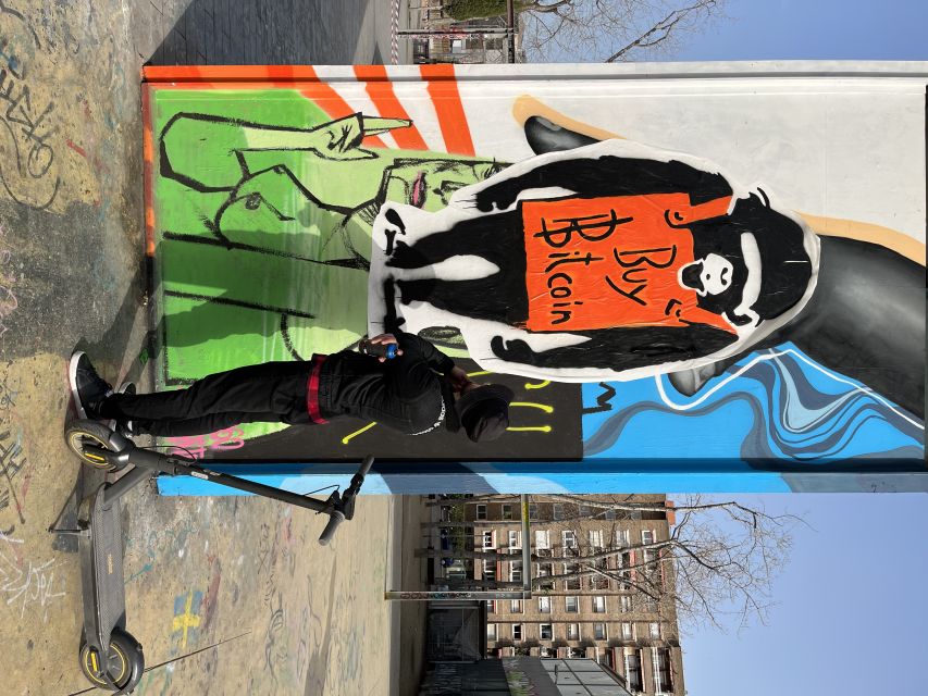 Barcelona: Graffiti E-Scooter Tour - Riding between landmarks and secret corners