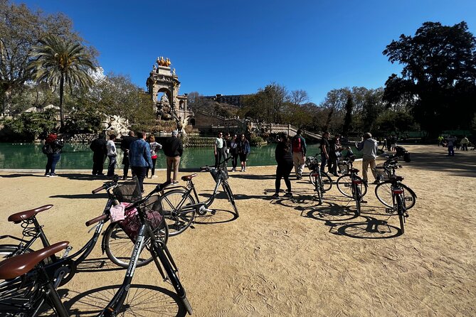 Barcelona Panoramic Escooter or E-Bike Tour - Ciutadella Park slows the pace