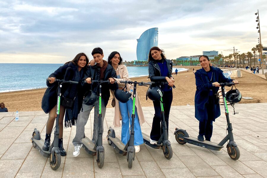 Barcelona: Private E-bike Tour or E-Scooter - E-bike or e-scooter?