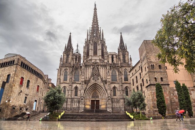 Barcelona Sagrada familia Electric Scooter or E-Bike Tour - Key things to know before you book