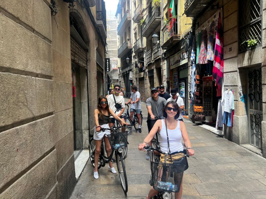 Barcelona: Sagrada Familia Private E-Scooter Tour - Sagrada Família in a 20-minute stop