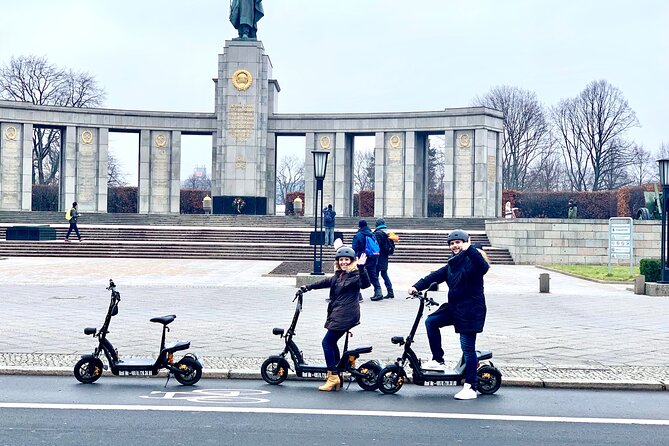 Berlin: Ultimate E-Scooter Adventure Tour - Gendarmenmarkt and Alexanderplatz finish the ride