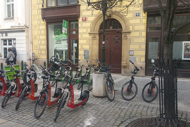 Best Prague Viewpoints: Guided E-Scooter Tour - Old Town, the Jewish Quarter, and the first city views