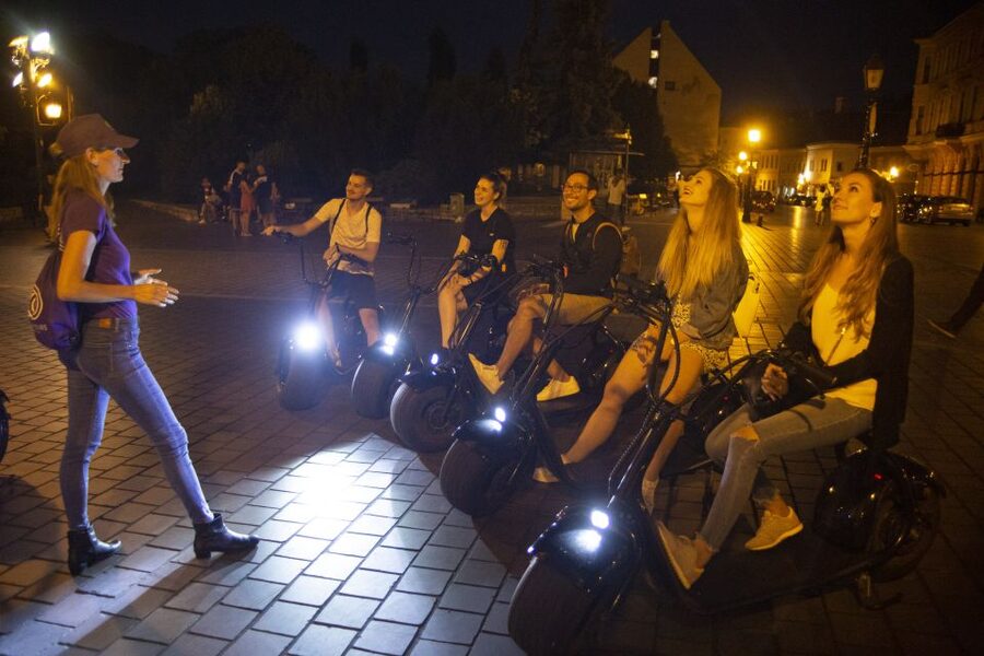 Budapest: Buda Castle E-Scooter Evening Tour - Ten minutes to get comfortable on the Monsteroller