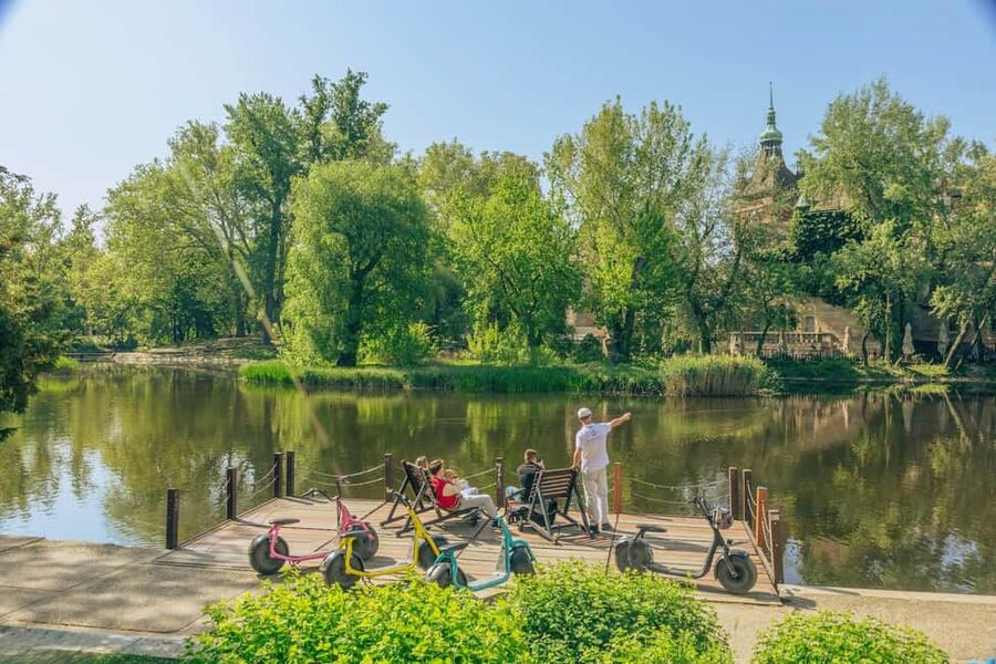 Budapest: Small-Group MonsteRoller E-Scooter Tours - Why an e-scooter works so well in Budapest