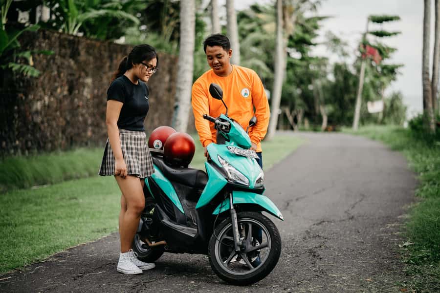 Canggu: Scooter Lesson with Professional Instructor - Starting with balance, throttle, and brakes