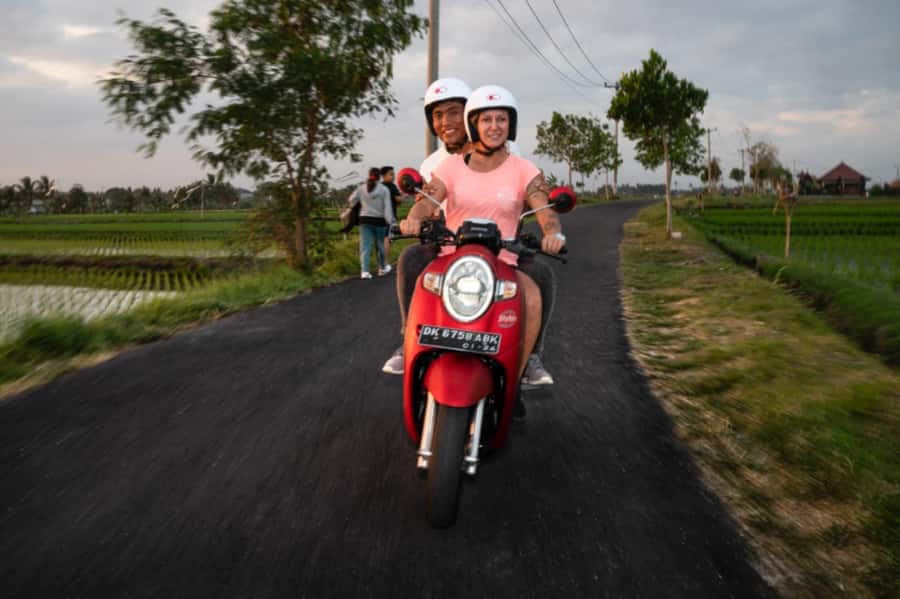 Canggu: Scooter Lesson with Professional Instructor - Safety guidance for riding beyond the lesson