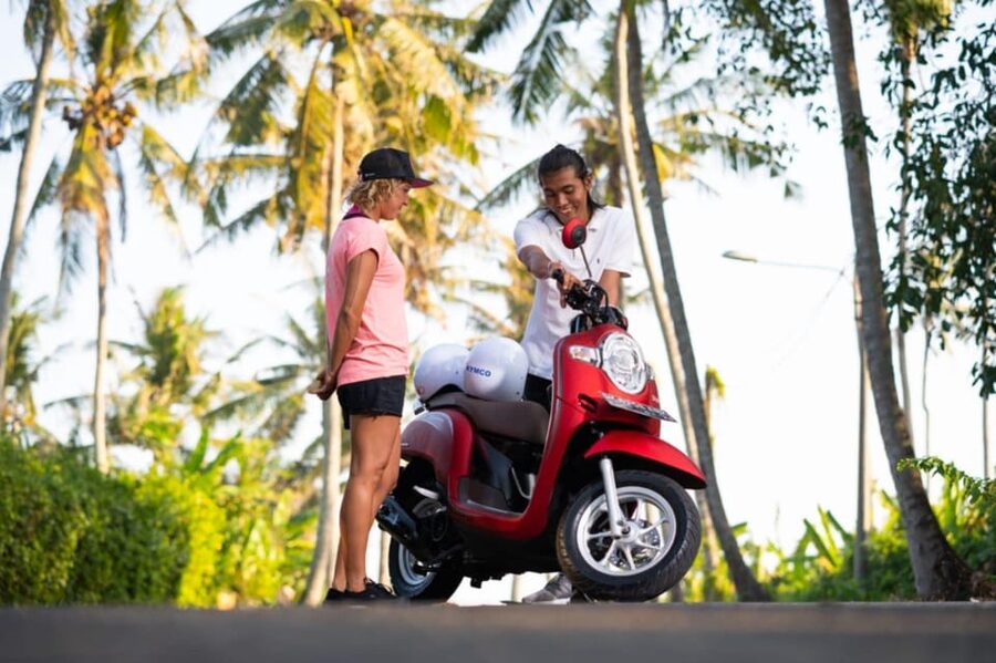 Canggu: Scooter Lesson with Professional Instructor - Scooter, helmet, and protective equipment