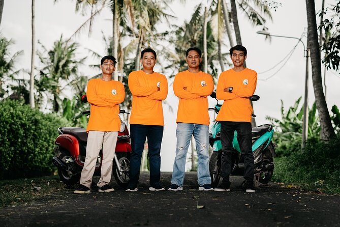 Canggu Scooter Lessons - Starting in a Canggu Parking Lot