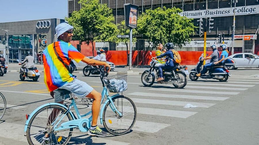 Cape Town: bicycle or E-scooter History Tour with Coffee - Company’s Garden and Cape Town’s civic center