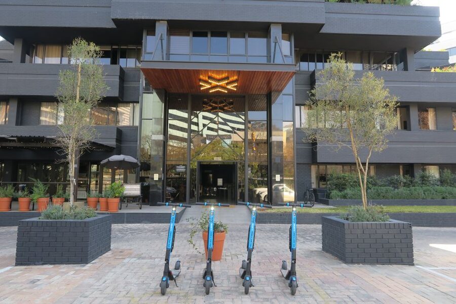 Cape Town: bicycle or E-scooter History Tour with Coffee - Starting at Old Biscuit Mill