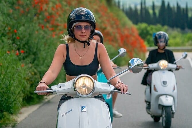 Chianti Vespa Tour with Lunch from Florence & E-car Option - Getting comfortable on the Vespa