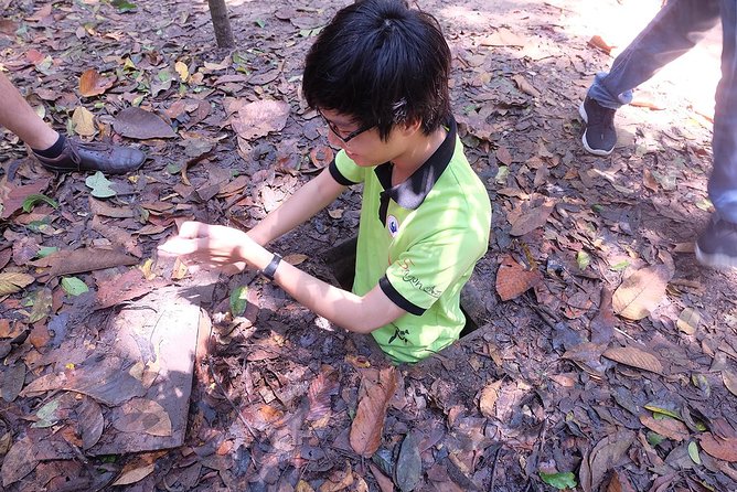 Cu Chi Tunnels By Motorbike and Scooter - Meeting a local family after the tunnels