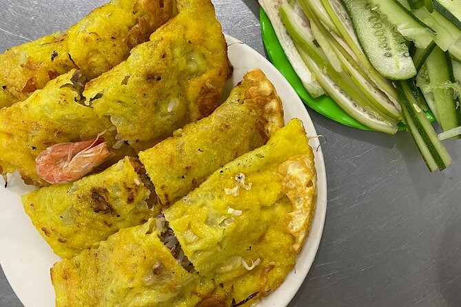 Da Nang Scooter Food Tour & Hidden Gems w/ Locals - Returning to Con Market for small steamed dishes