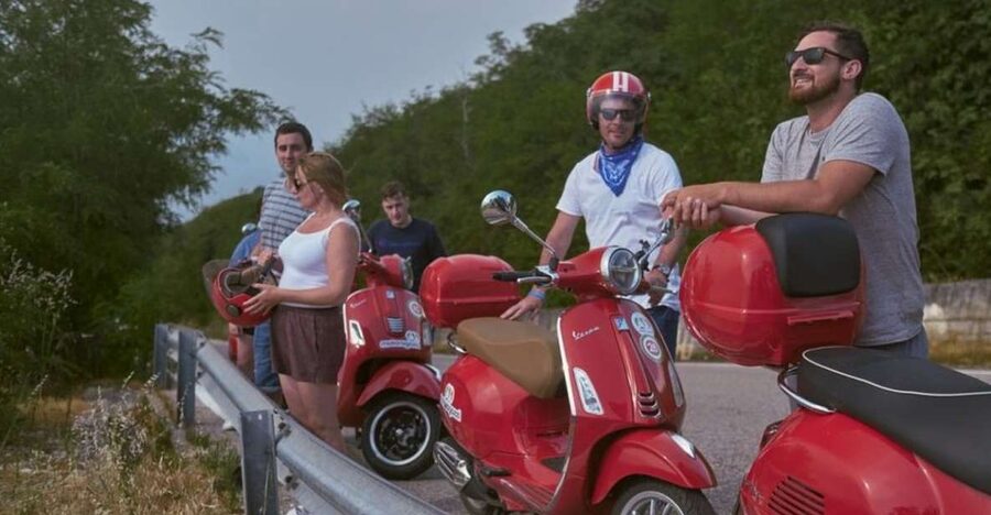 Desenzano del Garda: Lake Garda app-guided Vespa tour - Following the DGtalguide route without a live guide