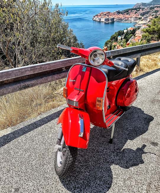 Dubrovnik: Vespa rental - Turning toward the countryside