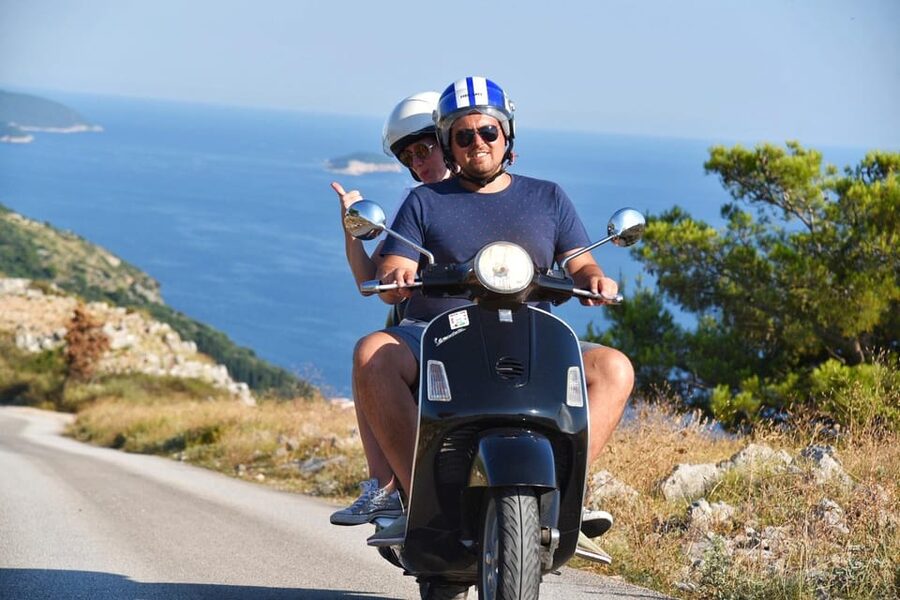 Dubrovnik: Vespa rental - Riding with the right expectations