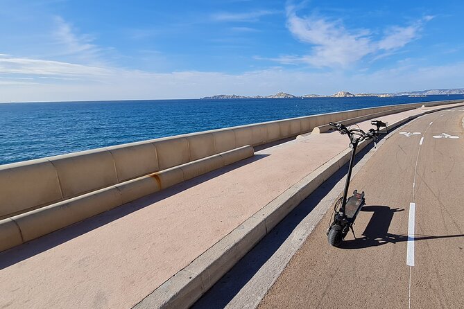 E-scooter virtual guided tour in Marseille - Starting at 25 Quai de Rive Neuve