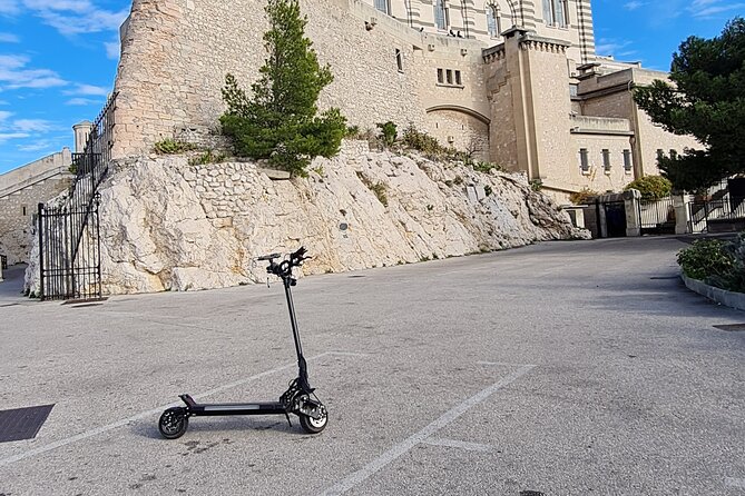 E-scooter virtual guided tour in Marseille - Who will enjoy this ride most