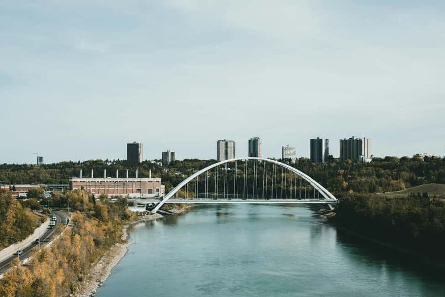 Edmonton: E-Scooter City Highlights Tour | 2-Hour - Alberta Legislature and the first city views