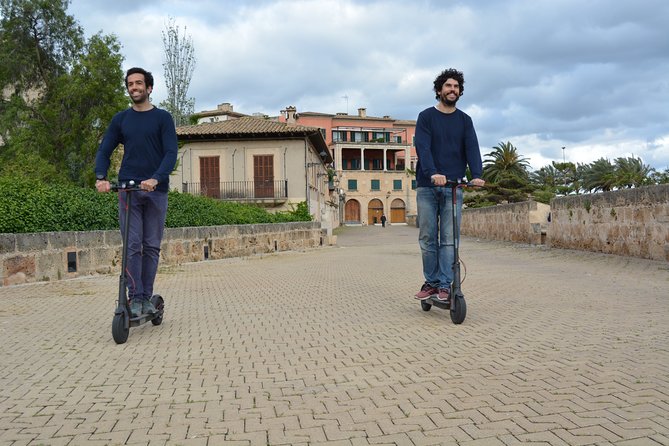 Electric kick scooter rental in Palma de Mallorca - Getting comfortable before you ride