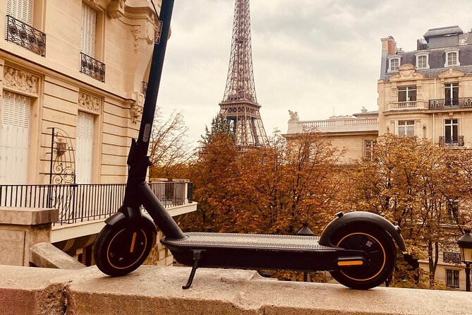 Electric Scooter Guided Tour of Paris - Seeing Notre-Dame as part of a larger route