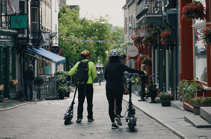 Electric Scooter Guided Tour of Quebec City - Samuel-De Champlain Park and the riverside pause