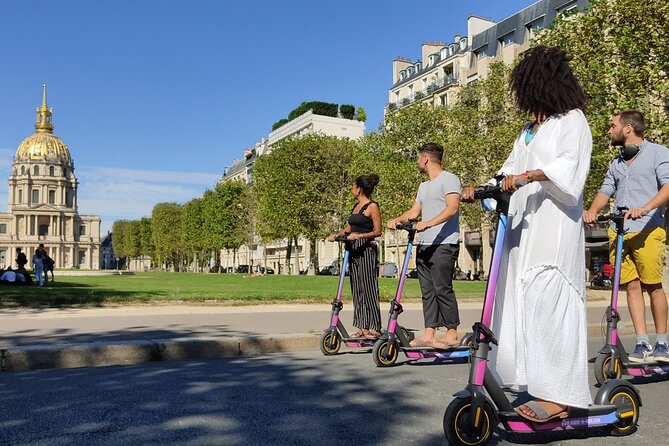 Electric scooter rental in Paris Full Day - Learning Paris through the multilingual app
