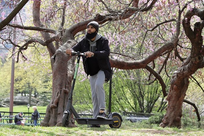 Electric Scooter Tour of Central Park in Spanish - The Reservoir for a different side of Central Park