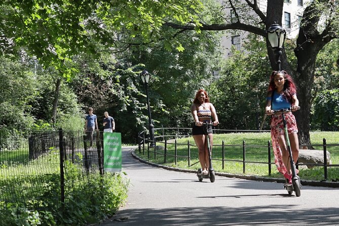 Electric Scooter Tour of Central Park in Spanish - What the guide adds, and the important Spanish-language concern