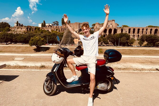 English: Vespa Tour Rome- Experience like a Roman - Starting at the Colosseum