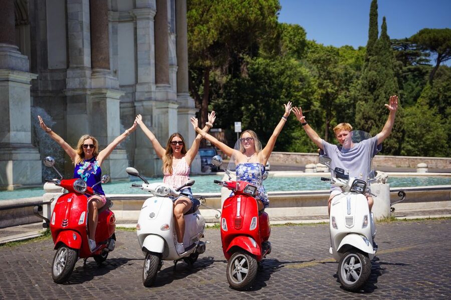 Explore city on Vespa with Professional Photographer - Who should book this experience?