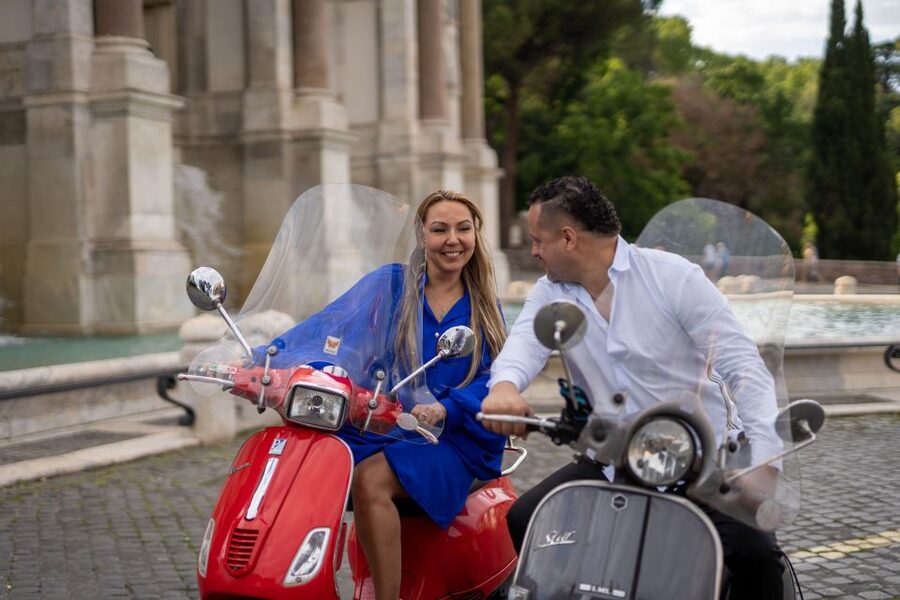 Explore city on Vespa with Professional Photographer - Janiculum Hill and Rome from above