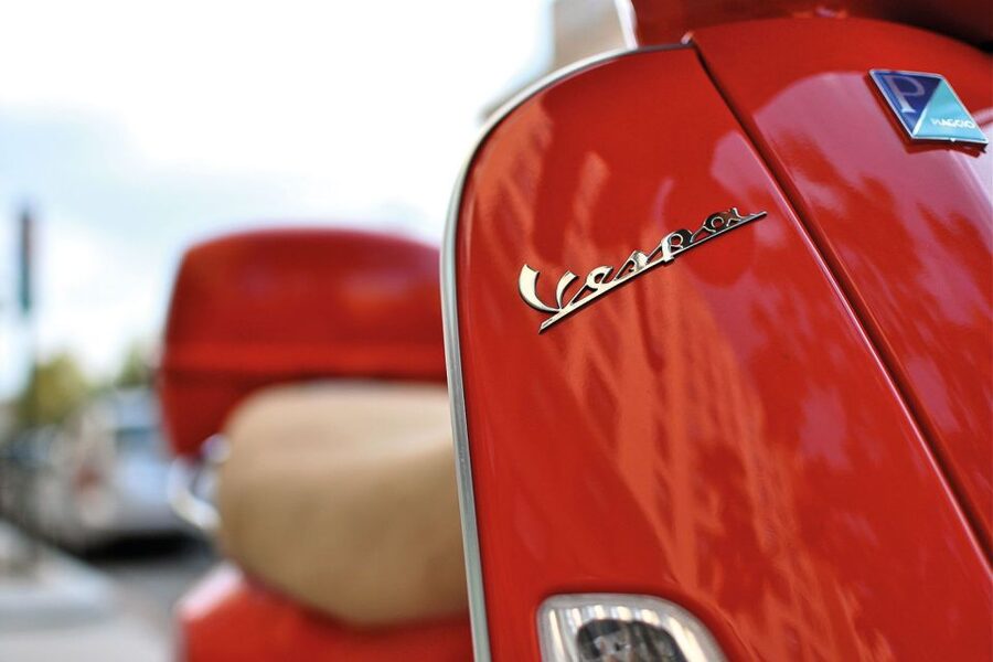 Florence/Badesse: Tuscany Group Vespa Tour with Wine Tasting - Riding from Villa Costanza into the Chianti Hills