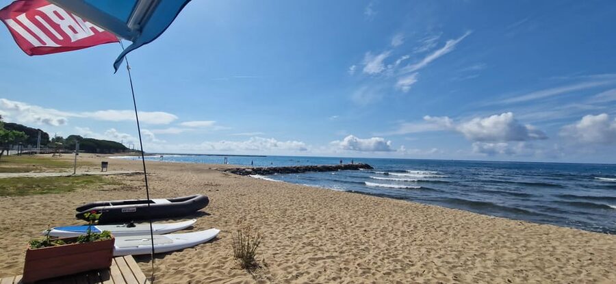 From Salou: Tour scooter guided+kayak Cambrils with pickup - A short outing that combines road and sea